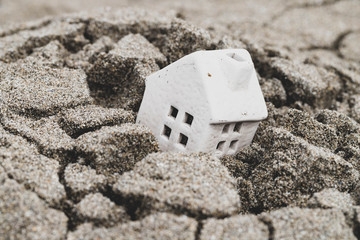 建物が建つ足元に注意!